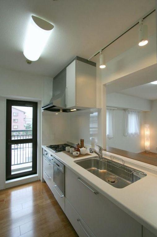 Kitchen. Indoor (11 May 2013) Shooting