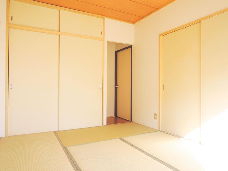 Other room space. It is the calm Japanese-style room