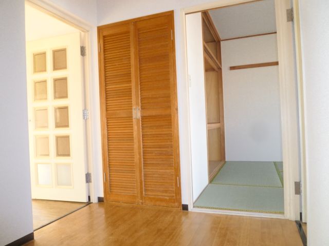 Entrance. Entrance ・ Spacious. There is a feeling of opening