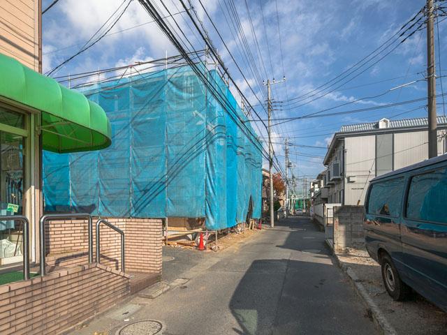 Local photos, including front road. Frontal road