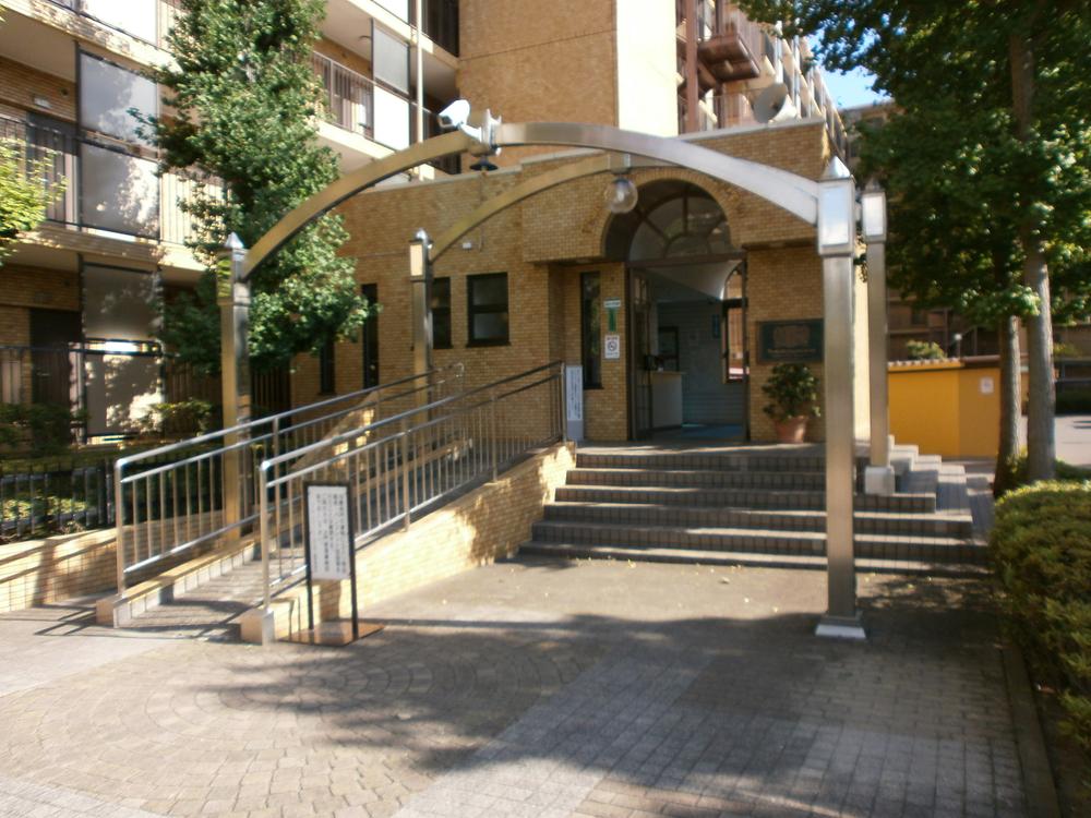 Entrance. Common areas