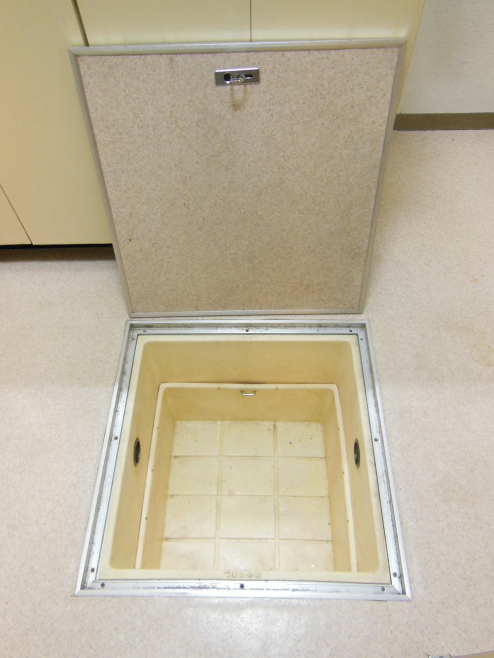 Receipt. Underfloor Storage Indoor (June 2013) Shooting