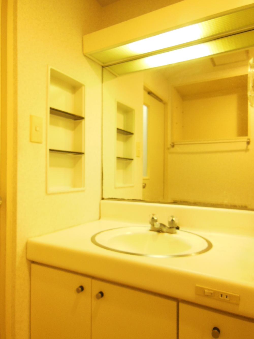 Wash basin, toilet. Indoor (June 2013) Shooting