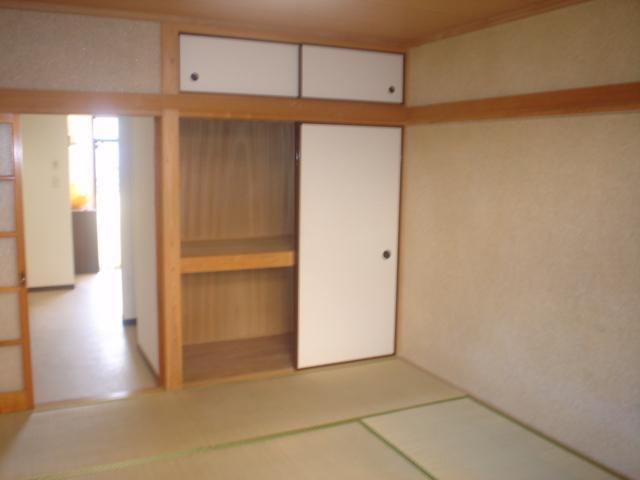 Living and room. Spacious room