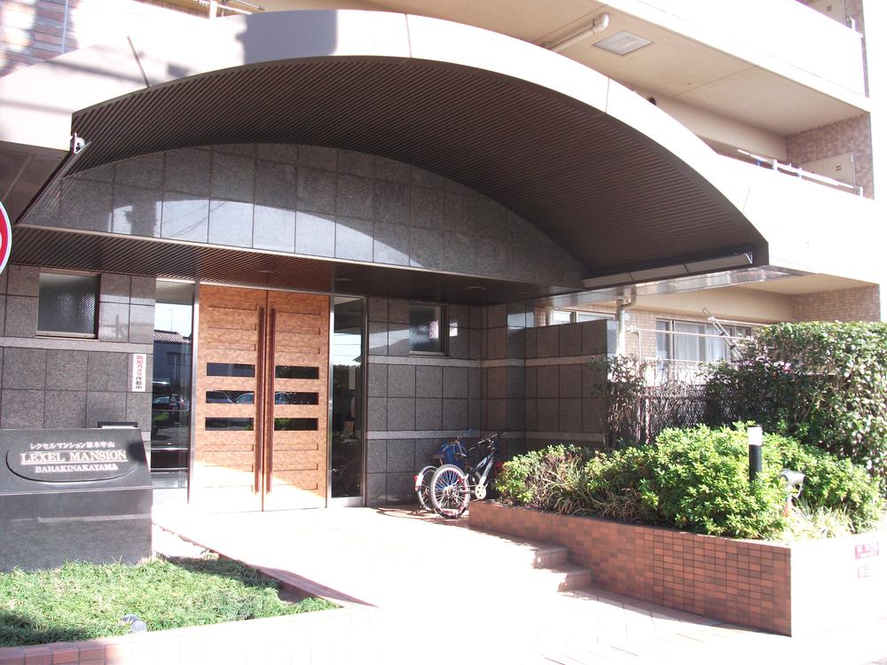 Entrance. Common areas