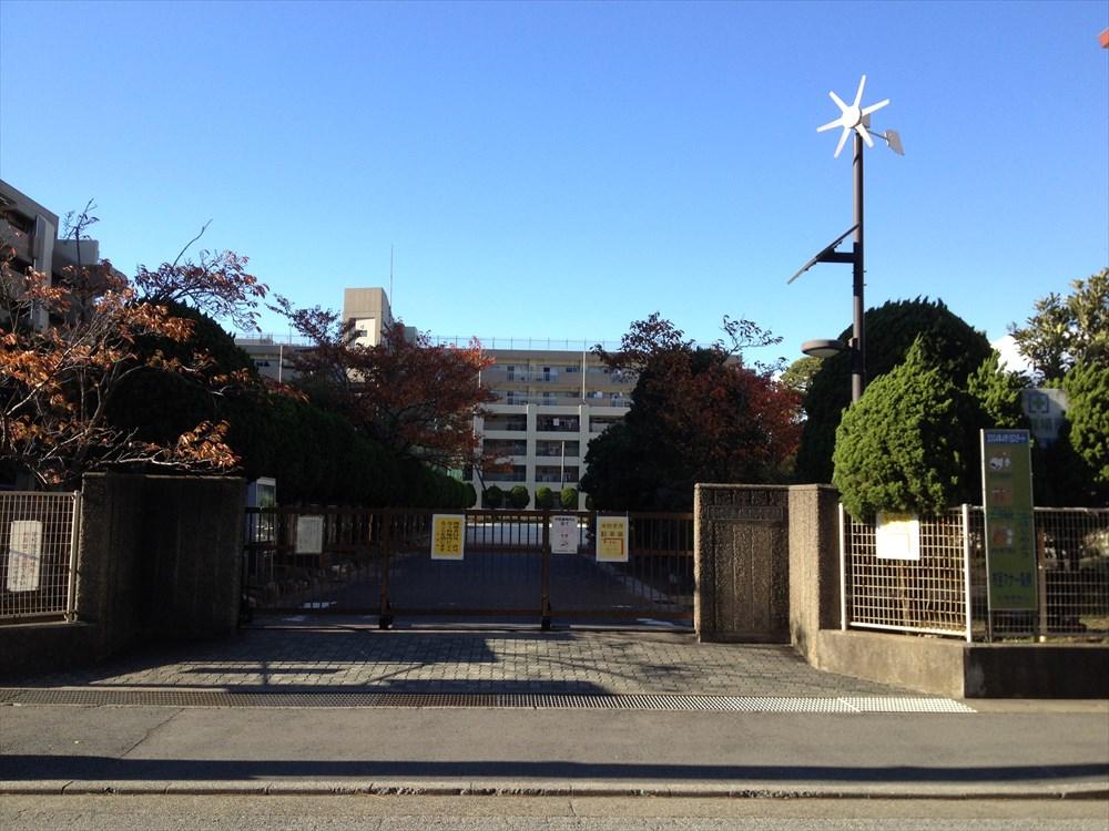 Junior high school. 951m until Ichikawa Municipal Shiohama junior high school