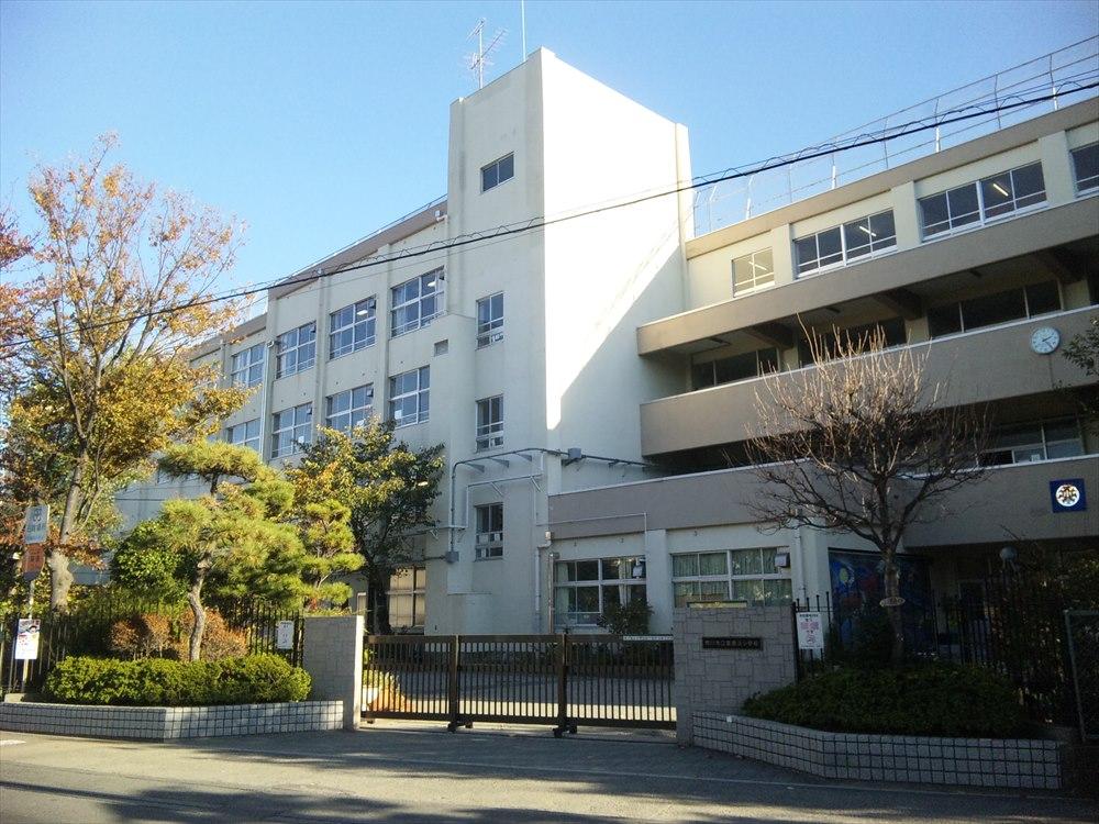 Primary school. 850m until Ichikawa City wealth Mihama Elementary School