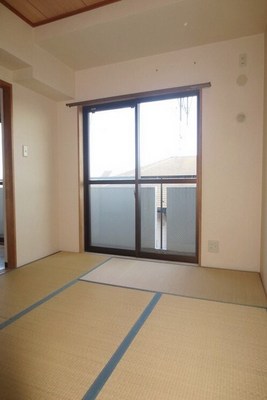 Other room space. It will settle down after all the Japanese-style room.