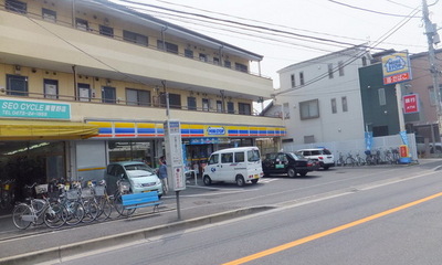 Convenience store. MINISTOP up (convenience store) 177m