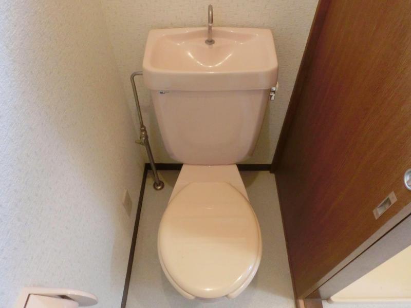 Toilet. It is a toilet with a clean! !