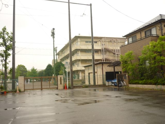 Primary school. 580m up to municipal Kanno elementary school (elementary school)