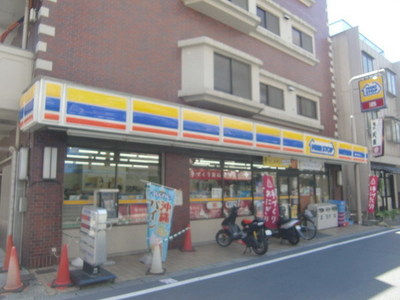 Convenience store. MINISTOP up (convenience store) 189m