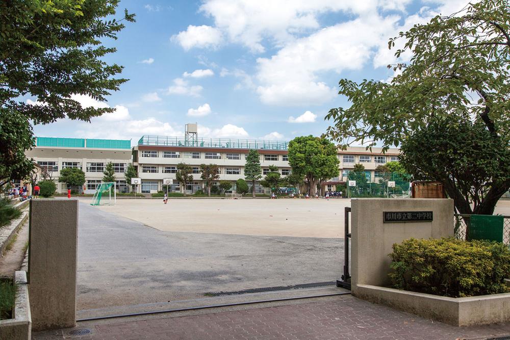 Junior high school. 1120m until the second junior high school