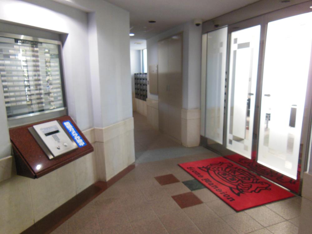 Entrance. Common areas (2013 November shooting)