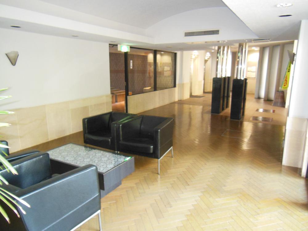 lobby. Common areas (2013 November shooting)