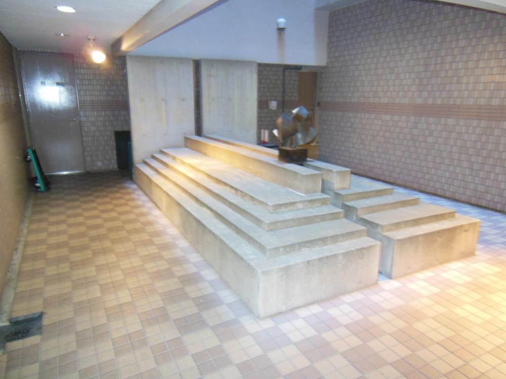 Other common areas. Common areas (atrium 2013 November shooting)