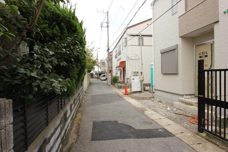 Local photos, including front road. Frontal road