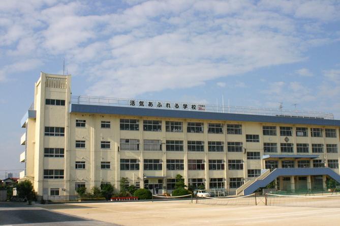 Junior high school. 550m until Ichikawa Municipal Shimokaizuka junior high school