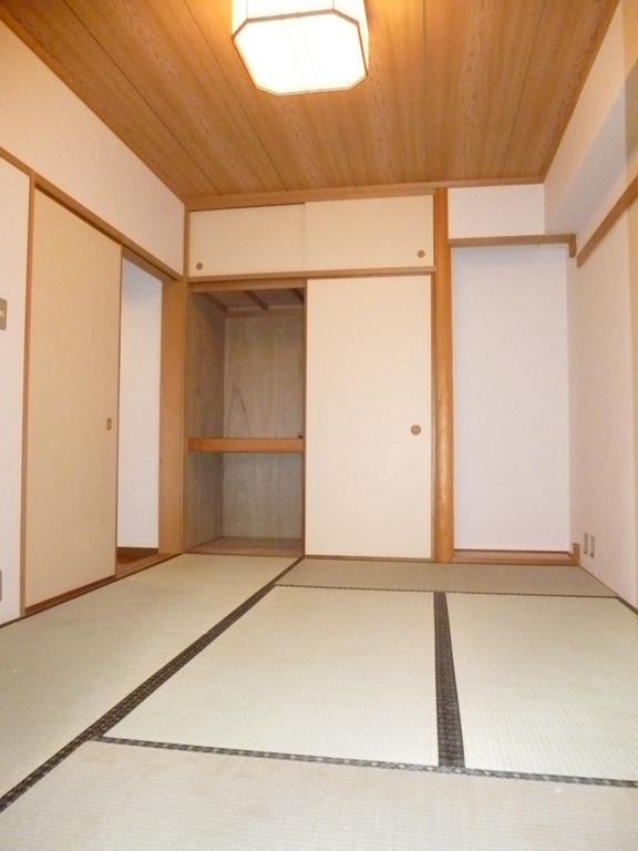 Living and room. Japanese-style room 6 quires