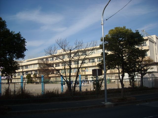 Primary school. 720m up to municipal wealth Mihama elementary school (elementary school)