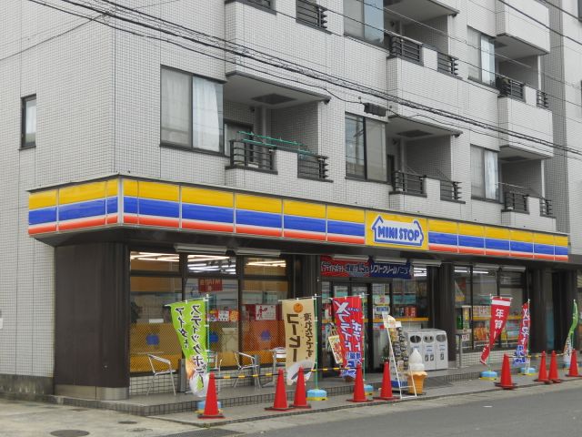 Convenience store. MINISTOP up (convenience store) 500m