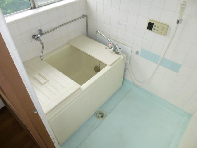 Bath. Also nice winter in the reheating hot water supply. You can also ventilation window