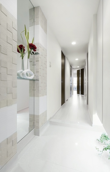 As nestled of elegance drifts hospitality, The entrance has adopted a bonded tile feeling of luxury.