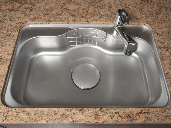 Kitchen.  [sink] Sink also with convenient Amikago with water to suppress it sound low quiet specification.