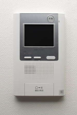 Security.  [Intercom with color monitor] Simply press the call button, You can see the visitors in the image and sound. Video recording ・ recording ・ Also provides message function.