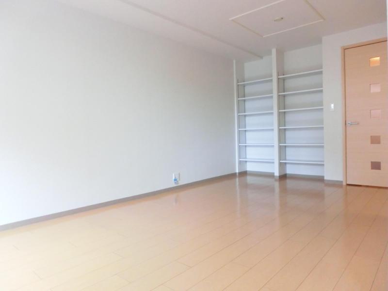 Living and room. Hiroi living will put comfortably, such as sofa.