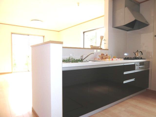 Same specifications photo (kitchen). Same specifications: System Kitchen, Underfloor Storage