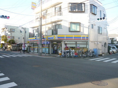 Convenience store. MINISTOP up (convenience store) 770m