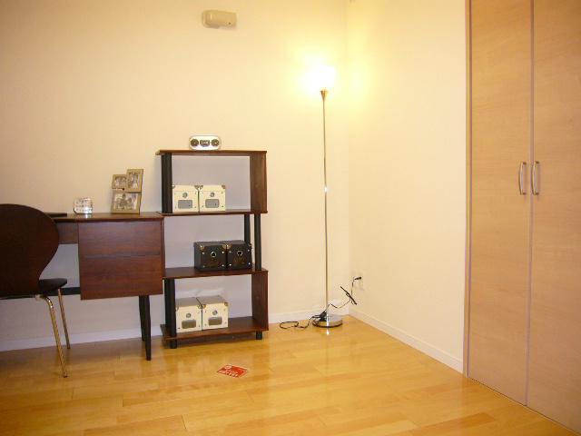 Non-living room. Western-style (about 4.3 Pledge)