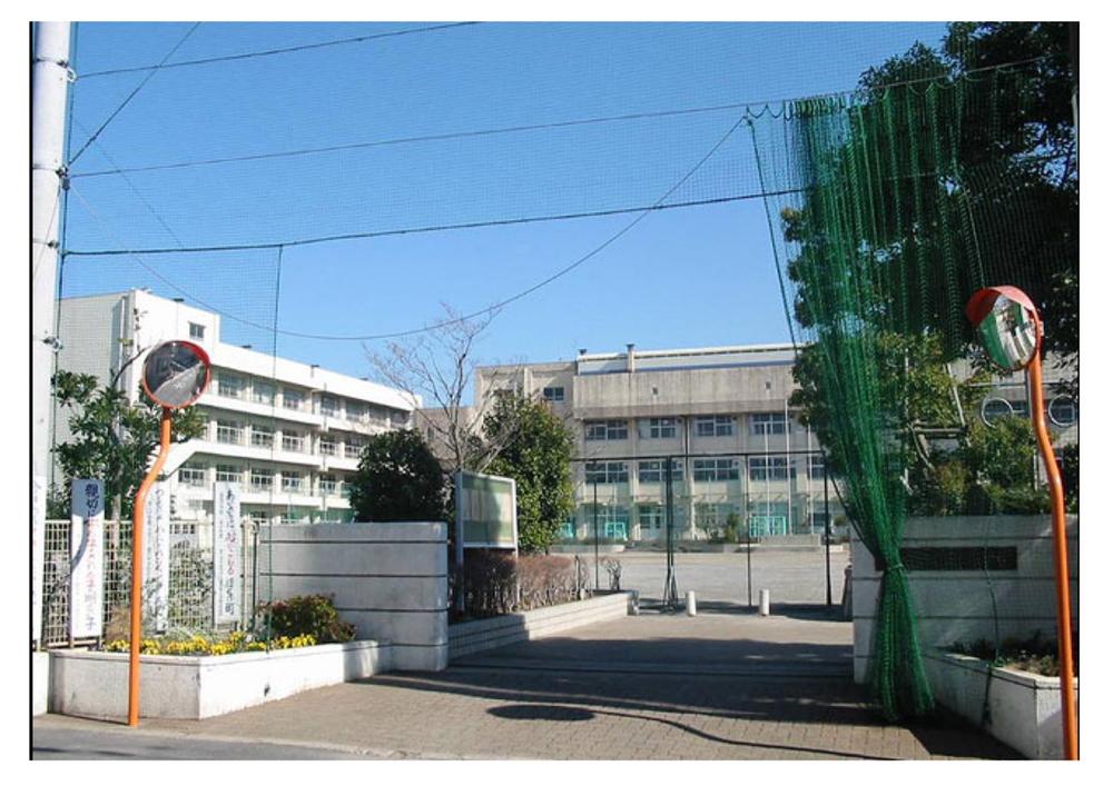 Junior high school. 768m until Ichikawa Municipal sixth junior high school