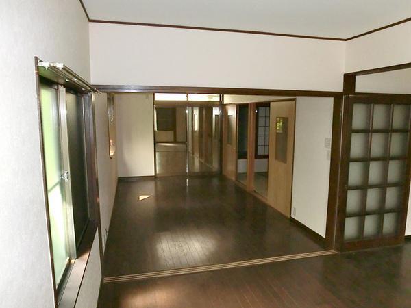Living. A feeling of opening is the living room of Western-style More.