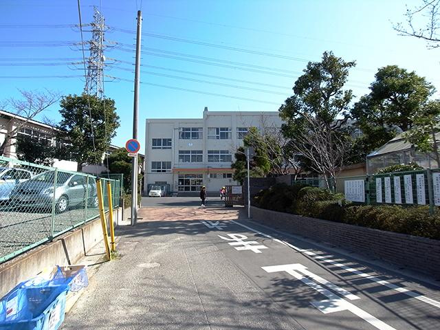 Primary school. South Niihama until elementary school 1060m