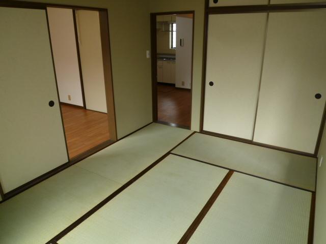 Living and room. Japanese-style room is a bright two-plane daylight