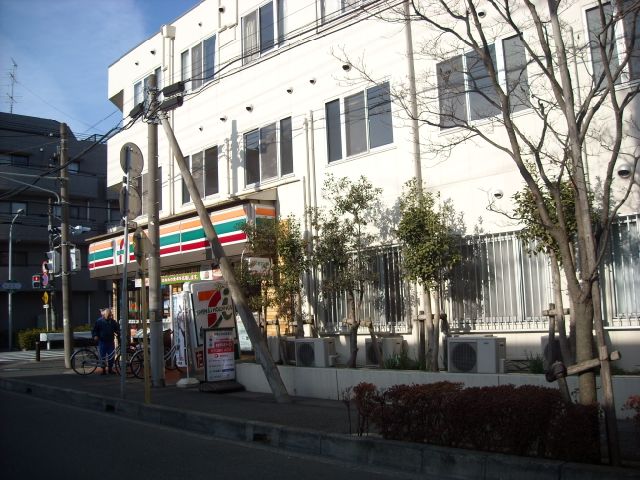 Convenience store. 140m to Seven-Eleven (convenience store)