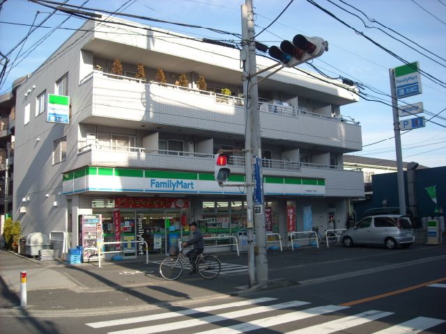 Convenience store. Family Mart (convenience store) to 200m