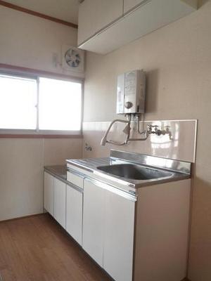 Kitchen.  ※ It is a photograph of the same properties the second floor of the room