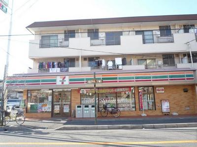 Convenience store. 130m to Seven-Eleven (convenience store)