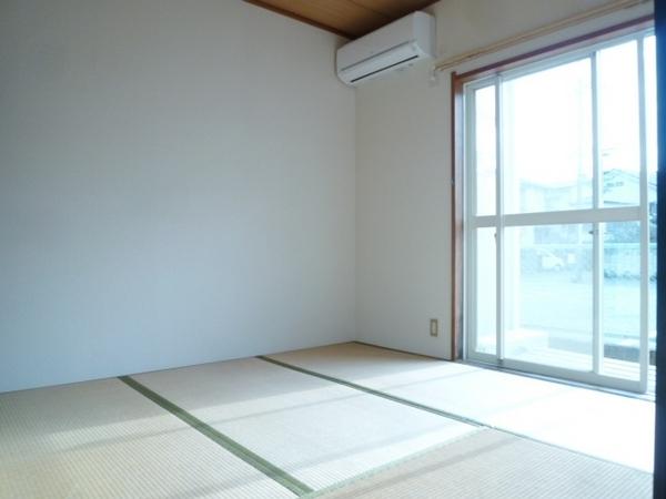 Other room space. It will calm bright Japanese-style room