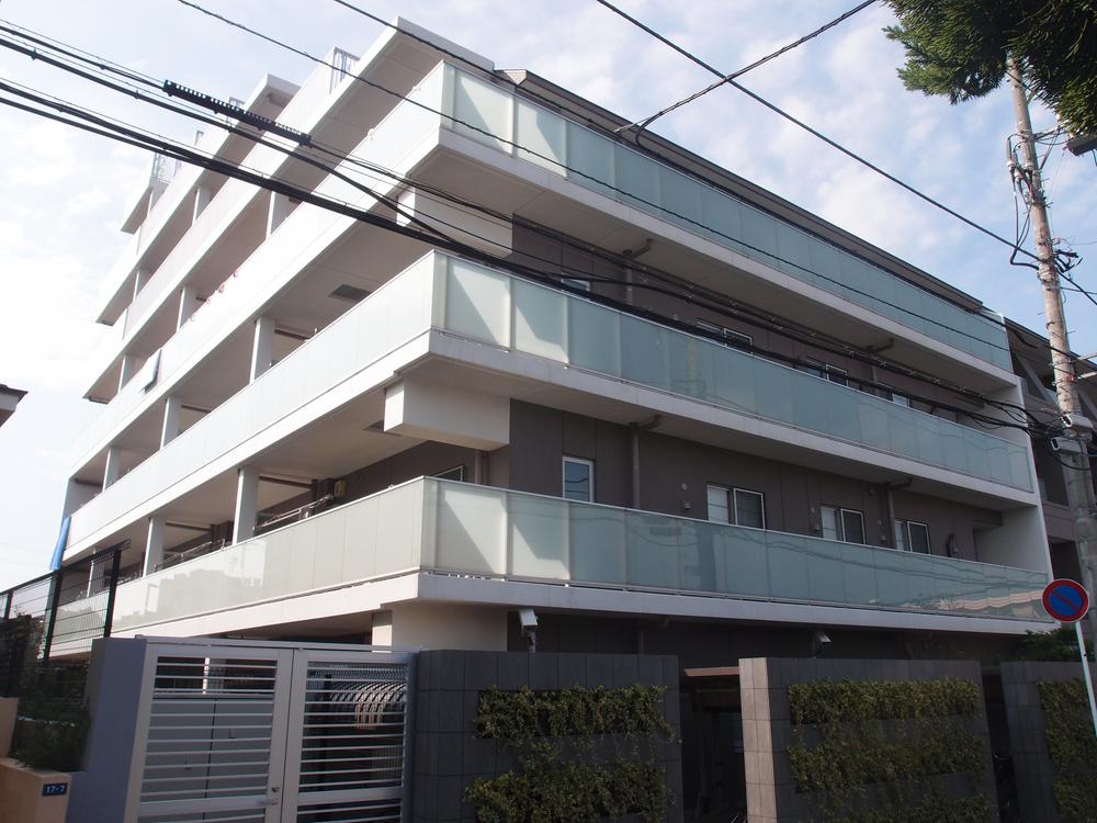 Local appearance photo. December 2009 architecture, Tokyu Land Corporation is an old condominium!