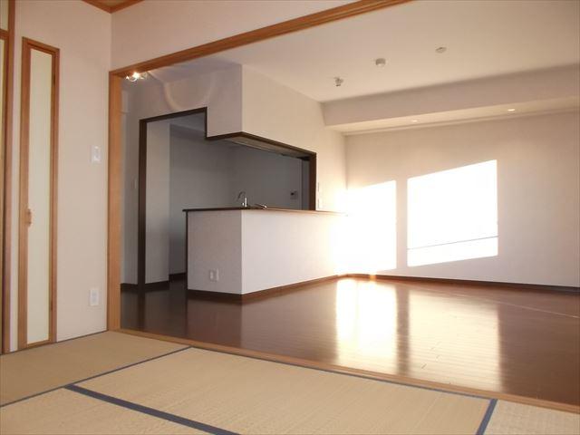 Living. Local (11 May 2013) Shooting