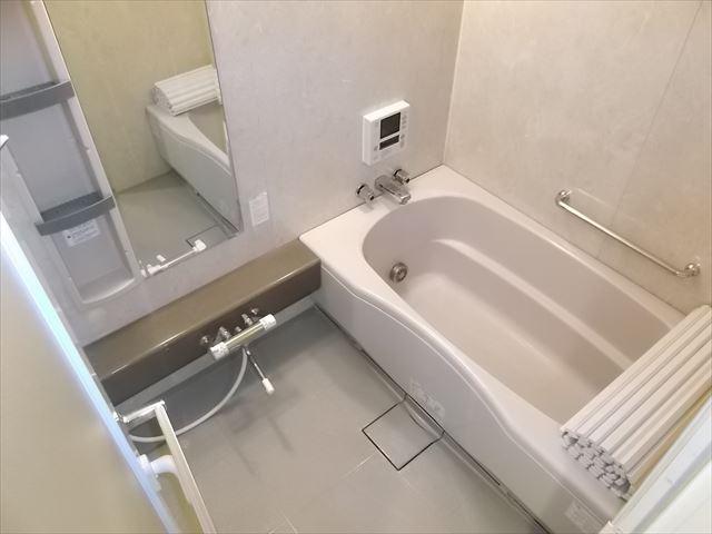 Bathroom. Local (11 May 2013) Shooting