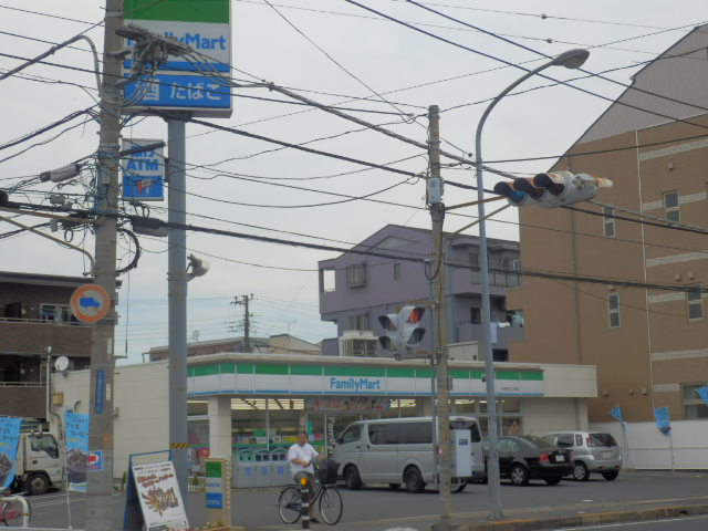 Convenience store. 50m to Family Mart (convenience store)