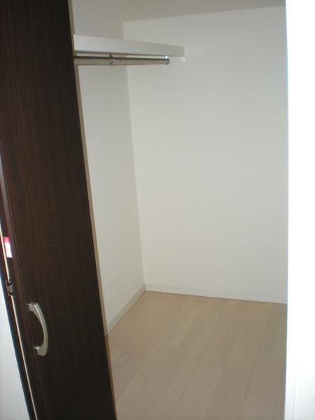 Receipt. Walk-in closet