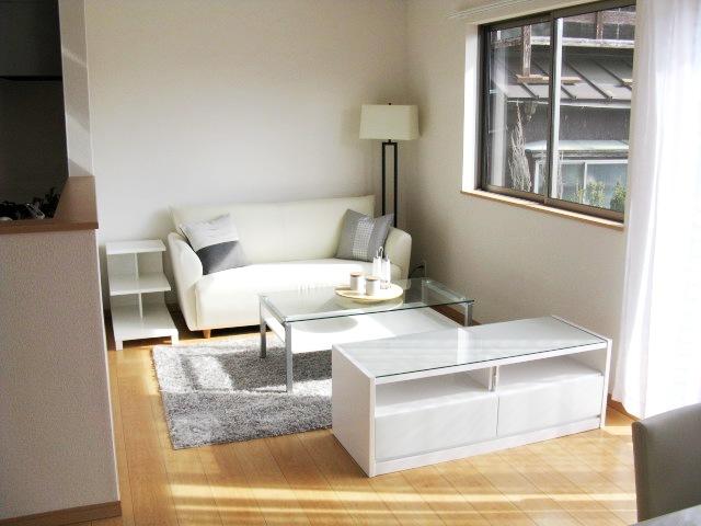 Same specifications photos (living). Same specifications photos (living) bright and cozy living