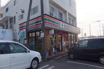 Convenience store. 365m to Seven-Eleven (convenience store)