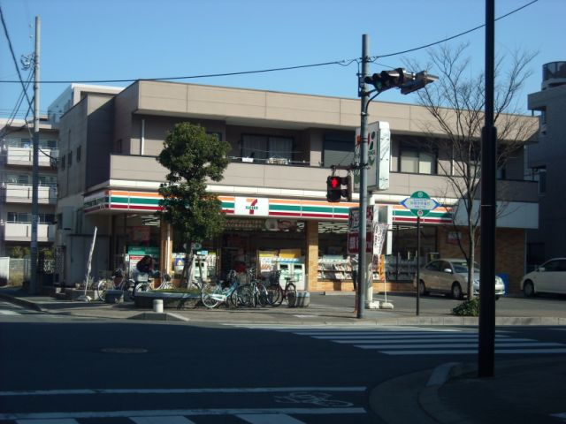 Convenience store. 220m to Seven-Eleven (convenience store)